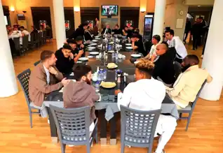 Beşiktaş Yönetimi, Futbolcularla Yemekte Buluştu