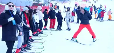 Erzurum'da Kız Öğrenciler Kış Sporlarıyla Buluştu