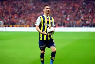 Mert Hakan'dan Galatasaray'a Gönderme!