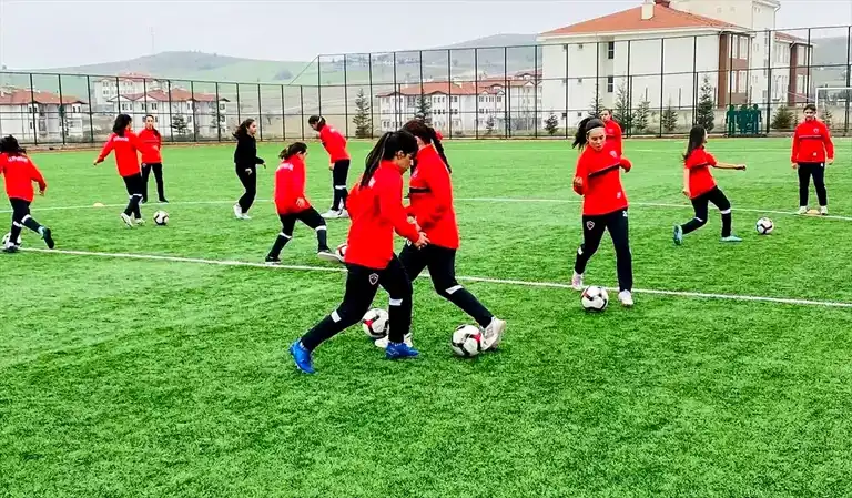 Beyparsspor Kadın Futbol Takımı Sezona Hazırlanıyor