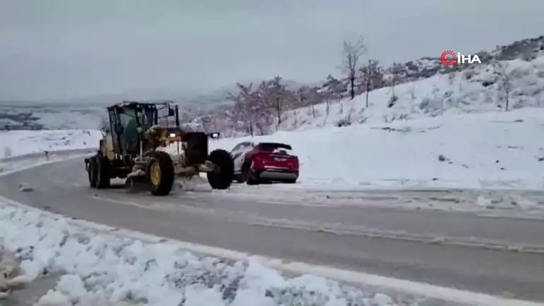 Burdur'da İlk Kar Yağışı: Yollar Kapandı!