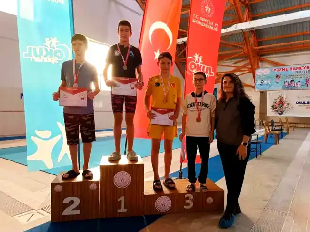 Düzce'de Yıldızlar Yüzme İl Birinciliği