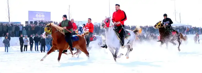 Erzurum'da Heyecan Dolu Mahalli At Yarışları