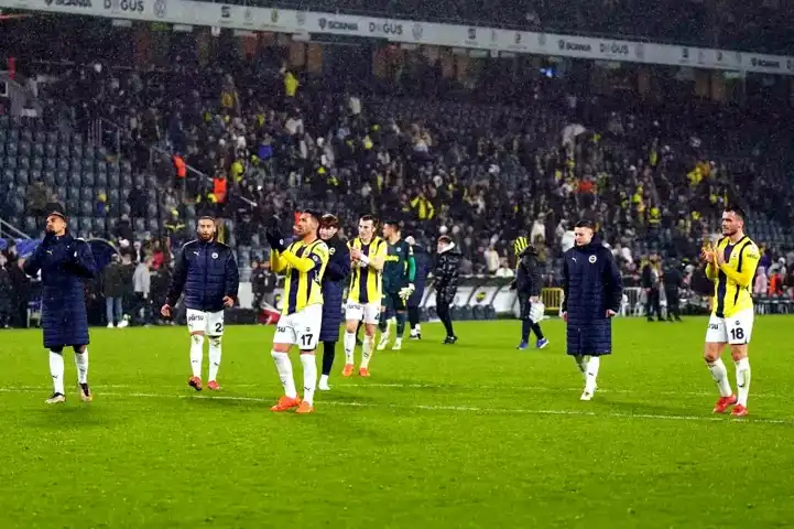 Fenerbahçe, Galatasaray'ın Kaybından Yararlandı!