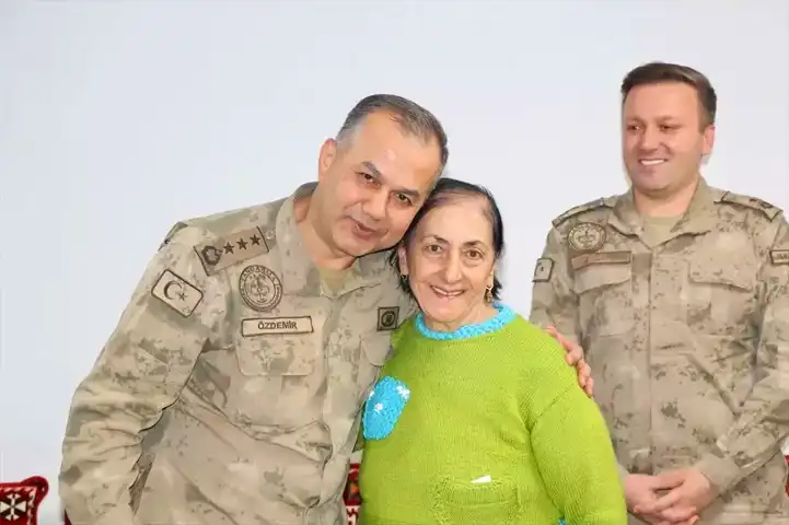 Ardahan Jandarması Huzurevi'ni Ziyaret Etti