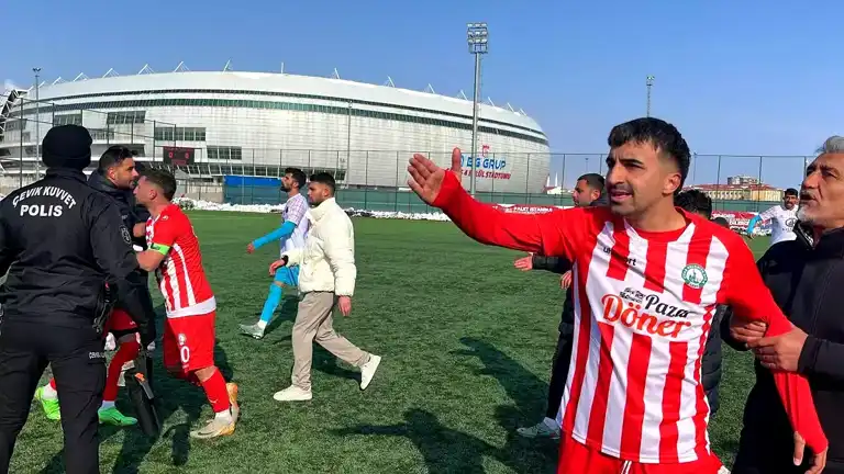 Sivas'ta Amatör Lig Maçında Gerginlik: Polis Müdahalesi