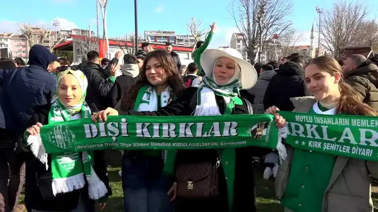 Kırklarelispor Taraftarları İstanbul'da Beşiktaş Maçı İçin!